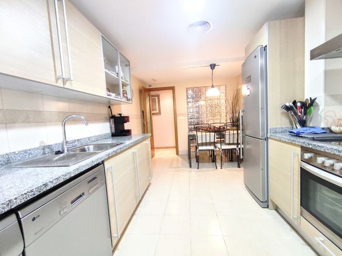 Image No.20-4 Bed Property for sale