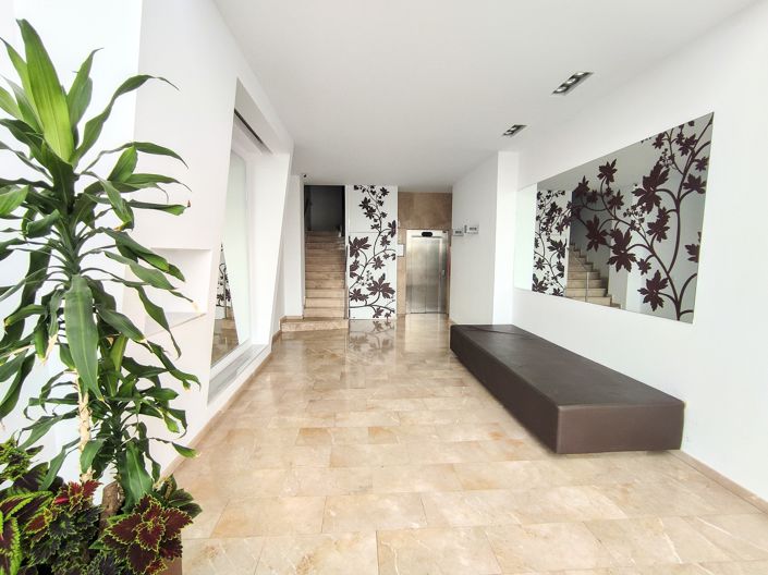 Image No.3-4 Bed Property for sale