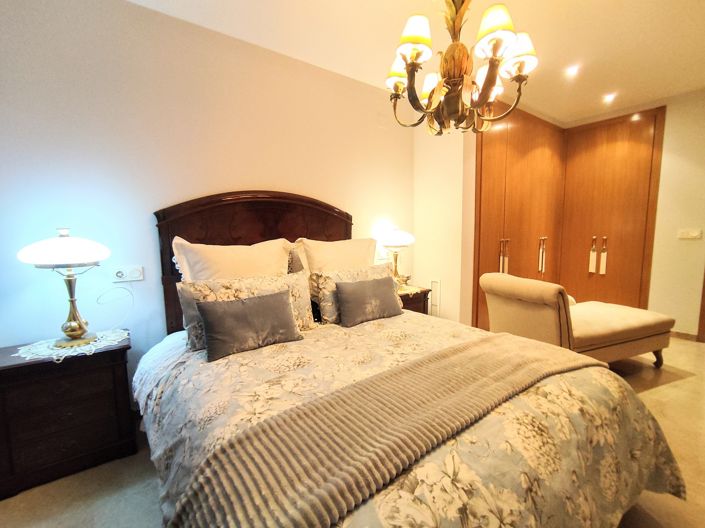 Image No.32-4 Bed Property for sale