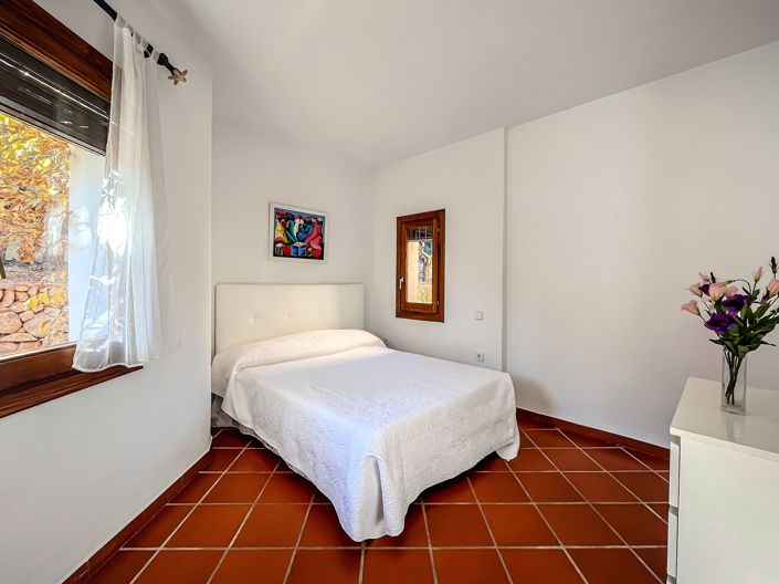 Image No.12-12 Bed Villa for sale