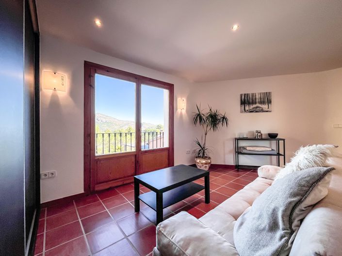 Image No.15-12 Bed Villa for sale