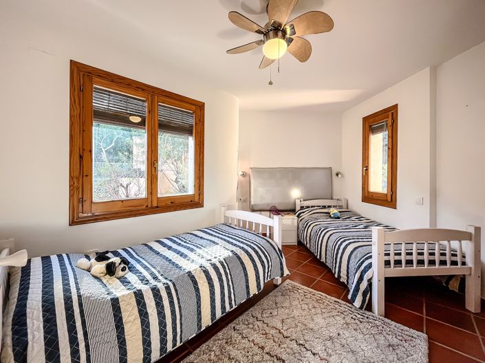 Image No.18-12 Bed Villa for sale