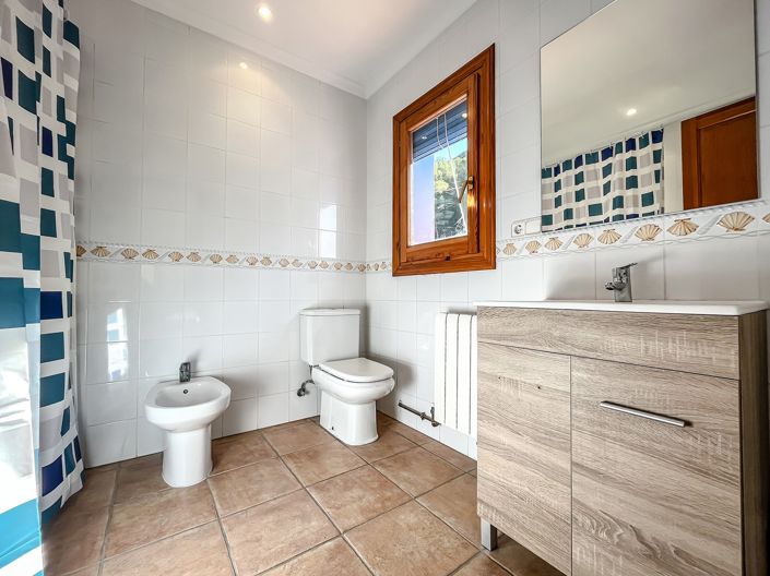 Image No.29-12 Bed Villa for sale