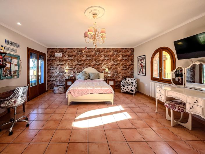 Image No.30-12 Bed Villa for sale