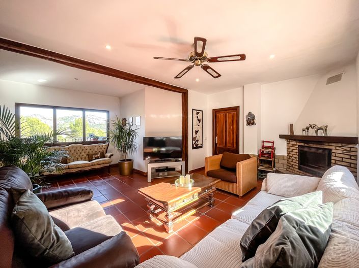 Image No.6-12 Bed Villa for sale