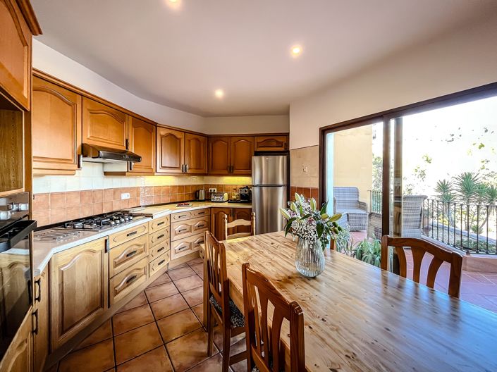 Image No.8-12 Bed Villa for sale