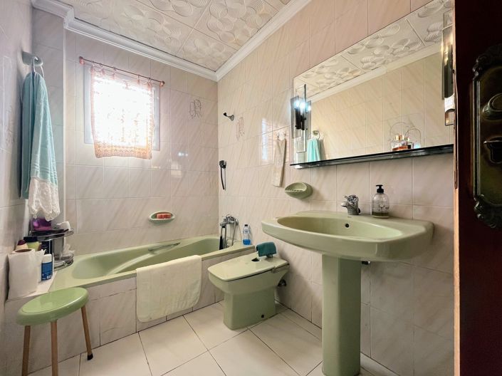 Image No.10-4 Bed Townhouse for sale