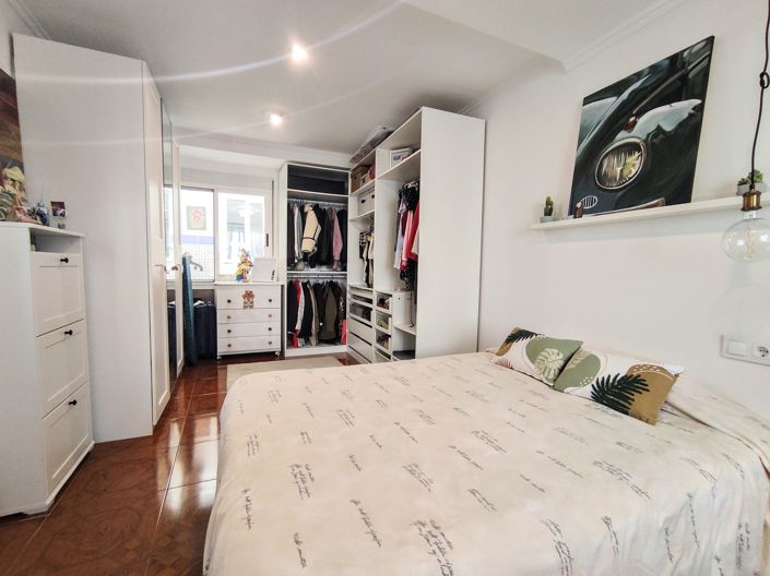 Image No.19-3 Bed Property for sale