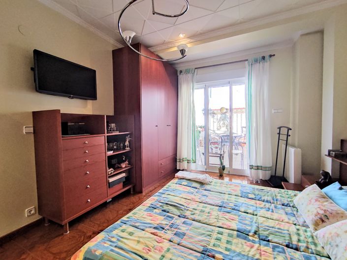 Image No.23-3 Bed Property for sale