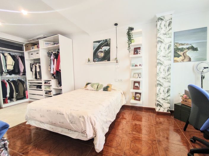 Image No.26-3 Bed Property for sale