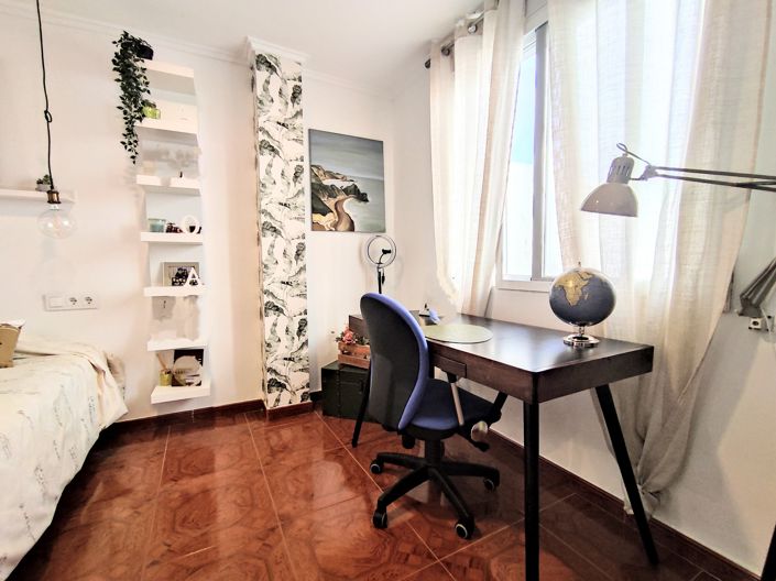 Image No.27-3 Bed Property for sale