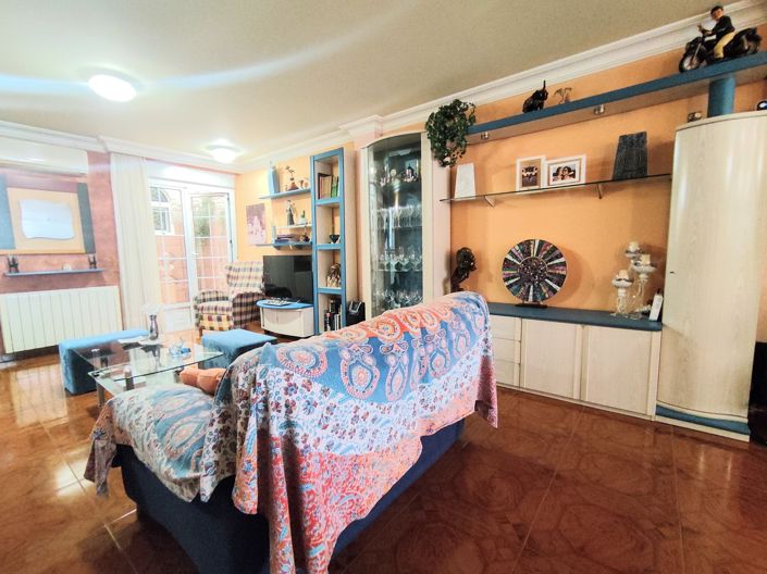 Image No.8-3 Bed Property for sale