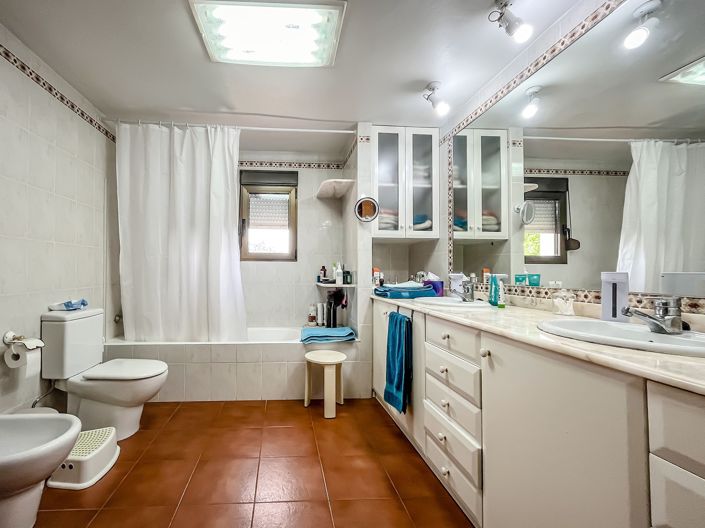 Image No.15-7 Bed Villa for sale