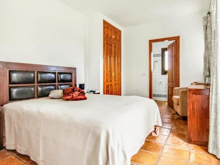 Image No.10-7 Bed Villa for sale