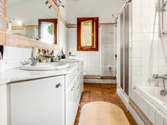 Image No.9-7 Bed Villa for sale