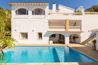 6 Bed Villa for sale