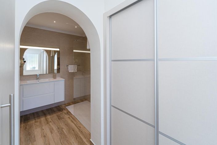 Image No.12-6 Bed Villa for sale