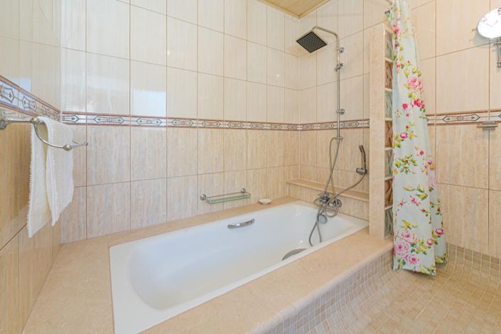 Image No.17-6 Bed Villa for sale