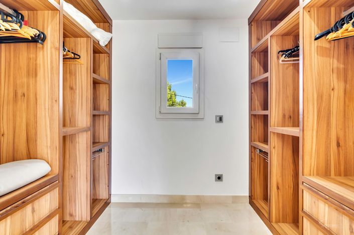 Image No.18-4 Bed Villa for sale