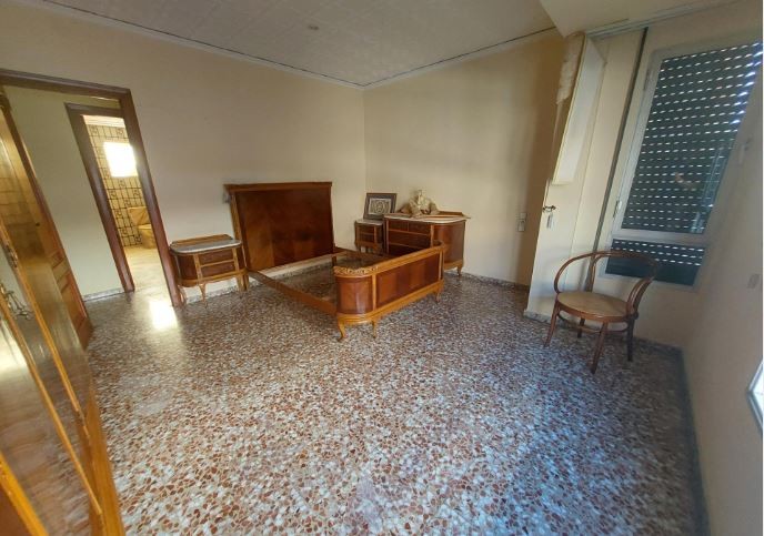 Image No.11-5 Bed Townhouse for sale