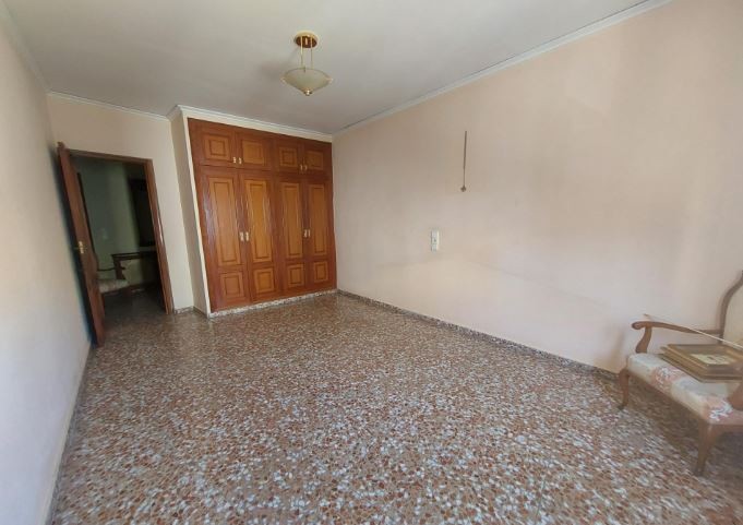 Image No.13-5 Bed Townhouse for sale