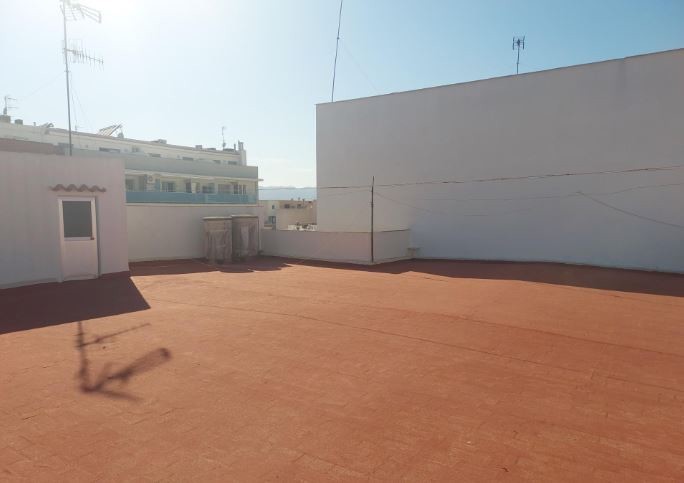 Image No.17-5 Bed Townhouse for sale