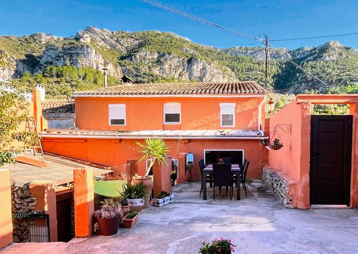 Image No.1-5 Bed Townhouse for sale