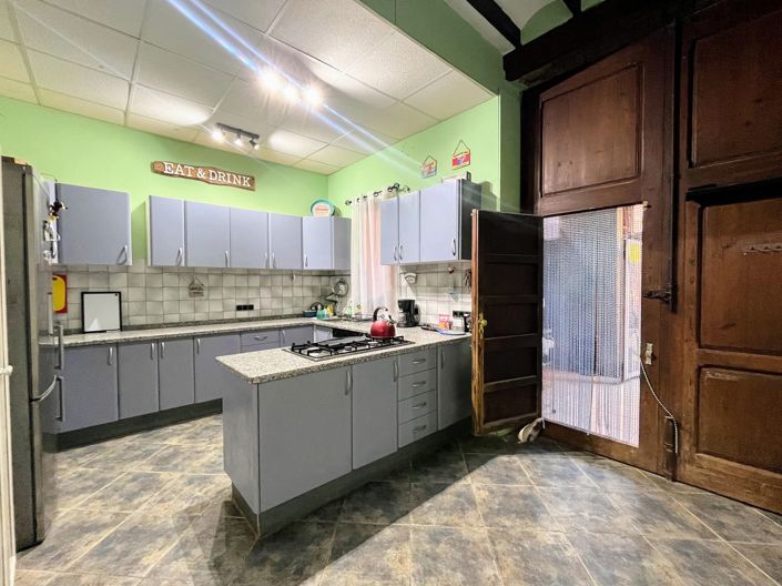 Image No.9-5 Bed Townhouse for sale