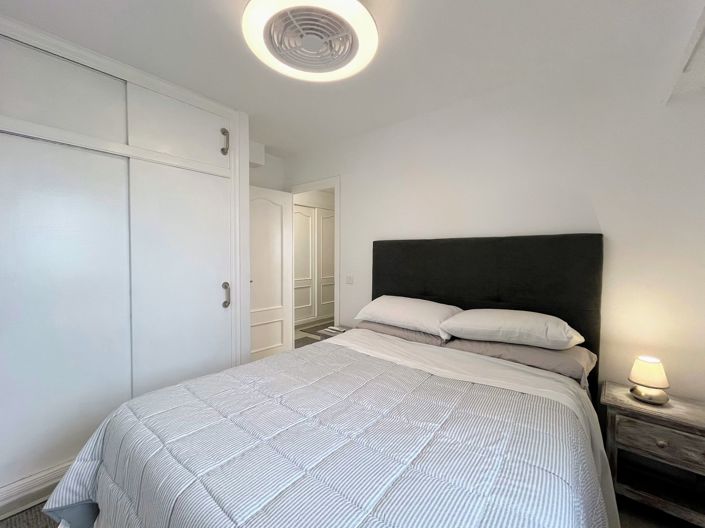 Image No.10-2 Bed Property for sale