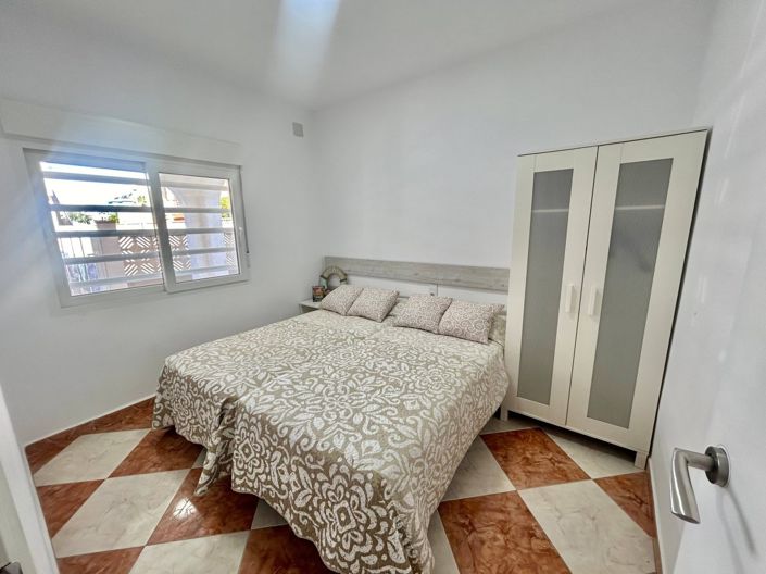 Image No.8-7 Bed Villa for sale