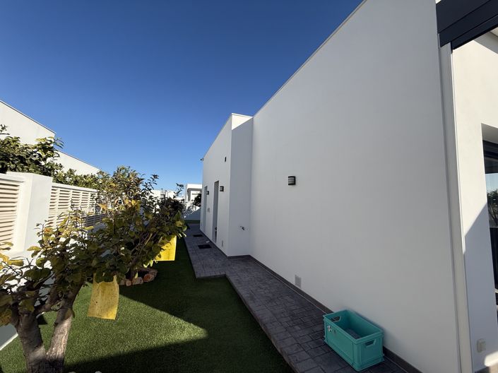 Image No.17-3 Bed Villa for sale