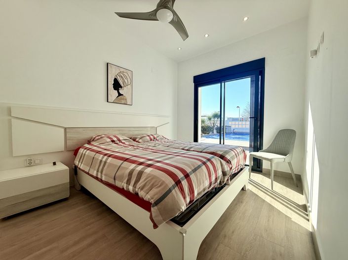 Image No.2-3 Bed Villa for sale