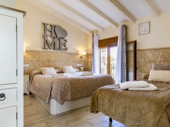 Image No.10-12 Bed Villa for sale