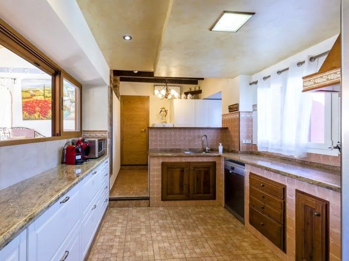 Image No.21-12 Bed Villa for sale