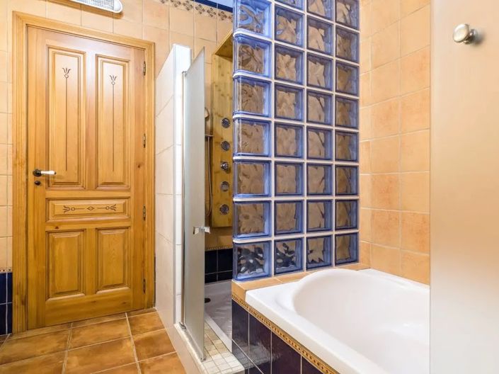 Image No.39-12 Bed Villa for sale