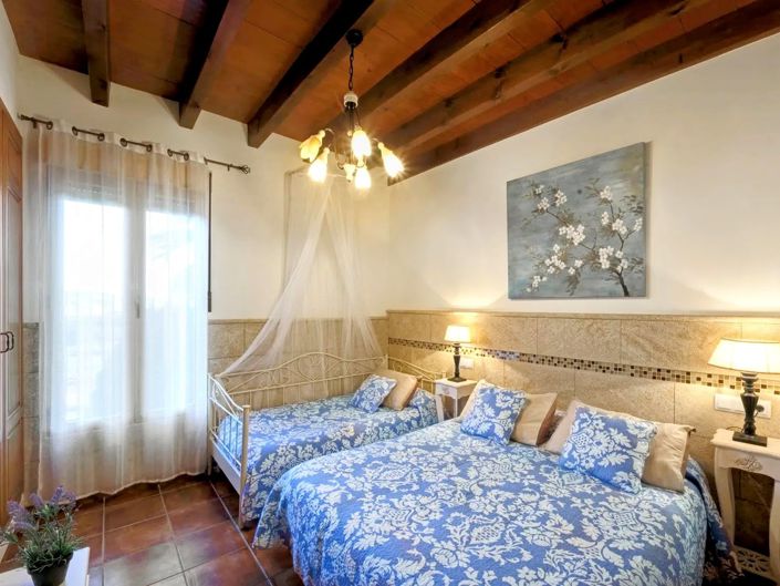 Image No.41-12 Bed Villa for sale