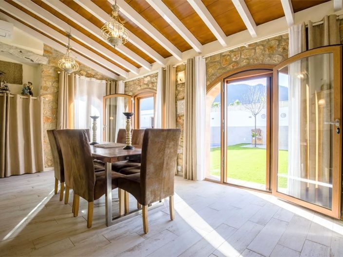 Image No.7-12 Bed Villa for sale