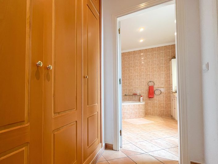 Image No.12-3 Bed Villa for sale