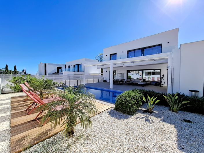 Image No.1-3 Bed Villa for sale