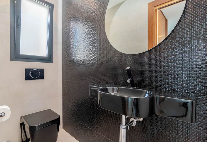 Image No.8-4 Bed Villa for sale