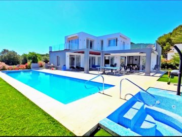 5 Bed Villa for sale