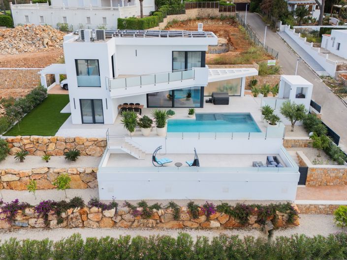 Image No.1-4 Bed Villa for sale