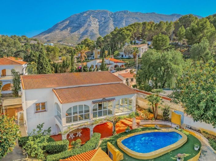 Image No.1-4 Bed Villa for sale