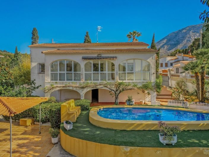 Image No.2-4 Bed Villa for sale