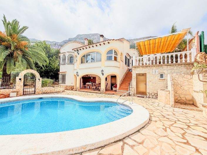 Image No.1-4 Bed Villa for sale