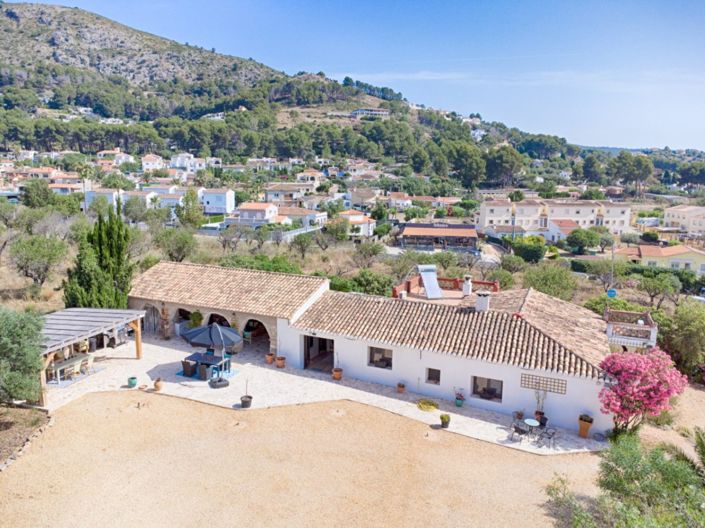 Image No.1-4 Bed Villa for sale