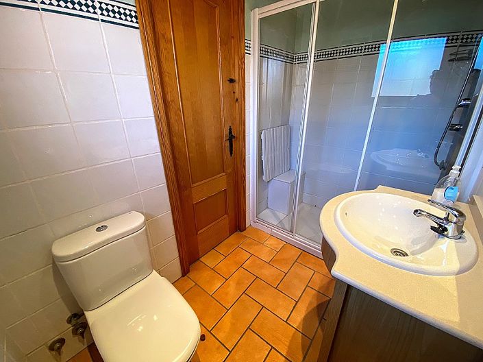 Image No.12-5 Bed Townhouse for sale