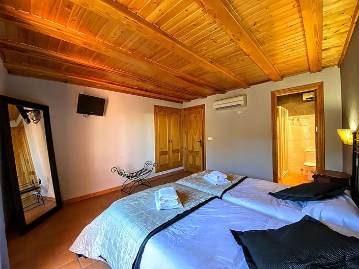 Image No.13-5 Bed Townhouse for sale