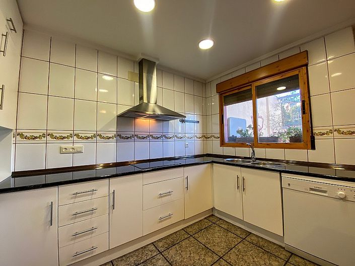 Image No.7-5 Bed Townhouse for sale