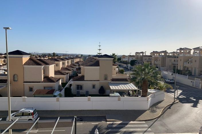 Image No.24-3 Bed Townhouse for sale